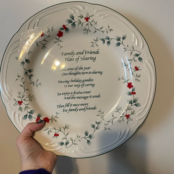 Pfaltzgraff Christmas plate - Picture 2 of 3